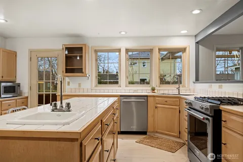 $639,000 | 2935 King Street, Bellingham, WA 98225