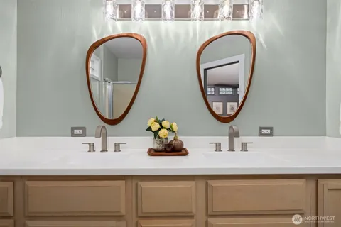 $639,000 | 2935 King Street, Bellingham, WA 98225