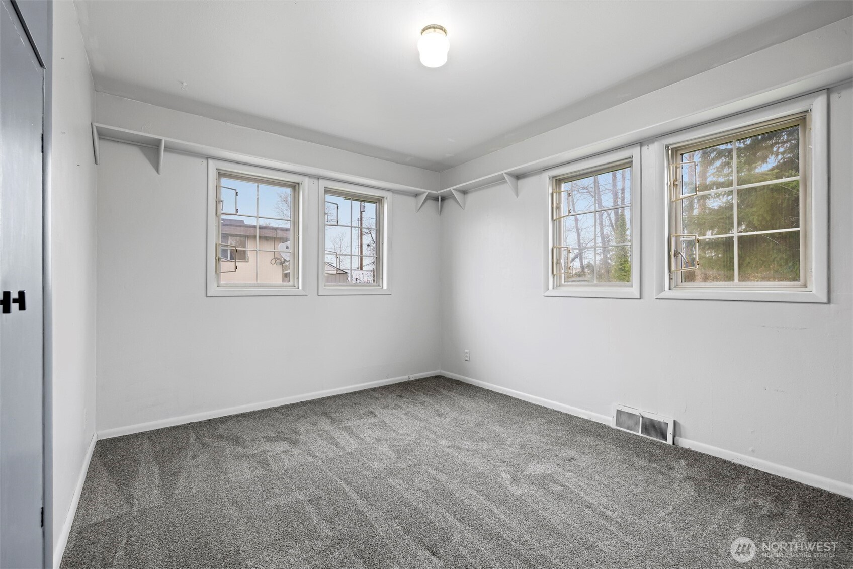 2935 King Street Bellingham, WA 98225 - Photo 24 of 38 an empty room with a window