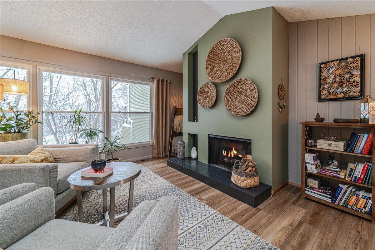 8857 Basswood Road Eden Prairie, MN 55344 - Photo 4 of 28