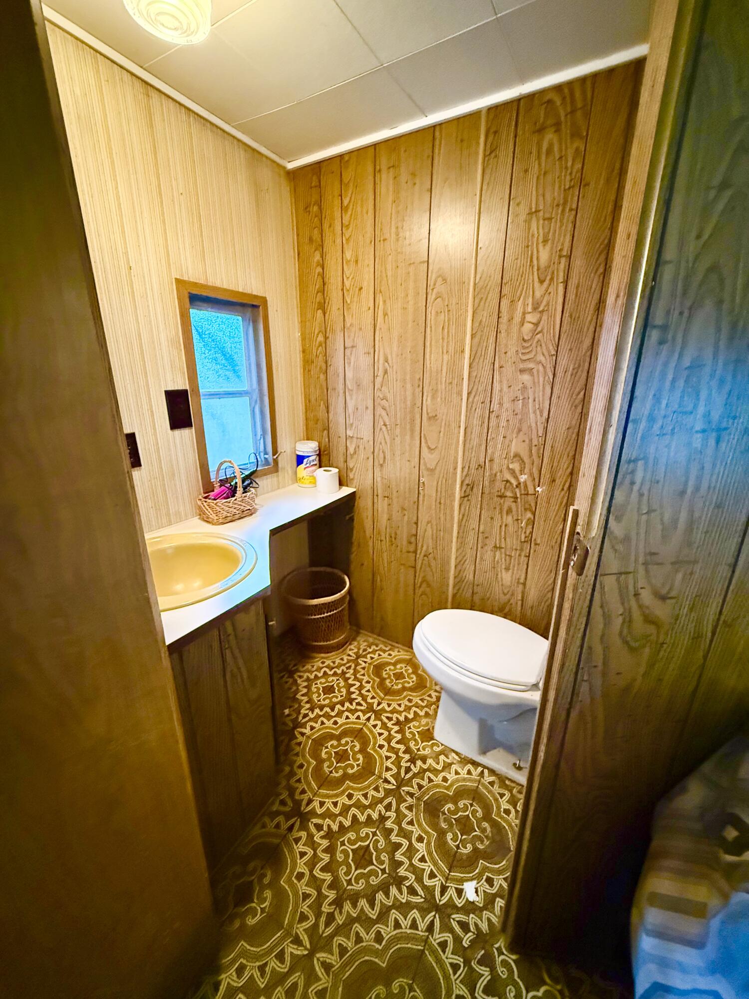 53188 Andrews Road La Pine, OR 97739 - Photo 16 of 24 1/2 bath in primary