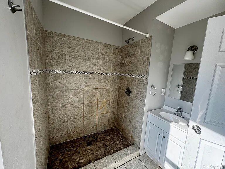 9 South Clinton Street, Unit 2 Poughkeepsie, NY 12601 - Photo 10 of 10 a bathroom with a shower