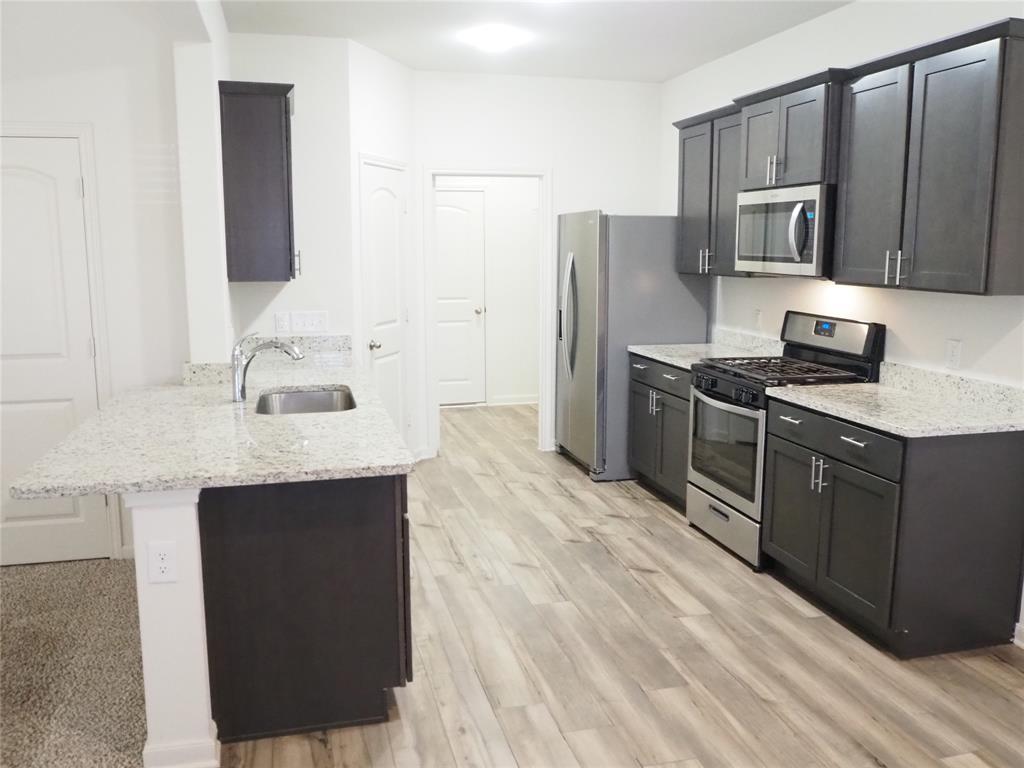 13832 Musselshell Drive Ponder, TX 76259 - Photo 6 of 34