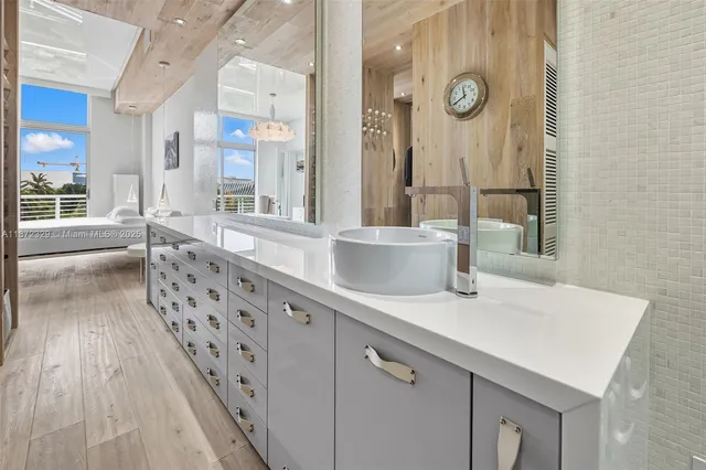 $699,000 | 2001 Meridian Avenue, Unit 518, Miami Beach, FL 33139