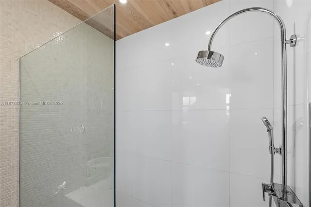 $699,000 | 2001 Meridian Avenue, Unit 518, Miami Beach, FL 33139