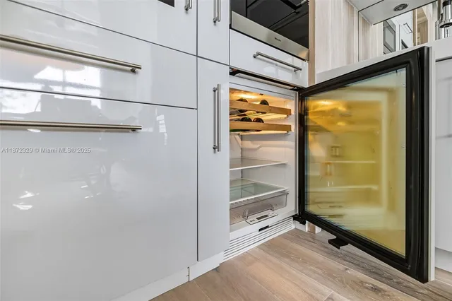 $699,000 | 2001 Meridian Avenue, Unit 518, Miami Beach, FL 33139