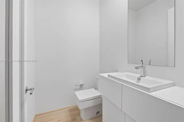 $699,000 | 2001 Meridian Avenue, Unit 518, Miami Beach, FL 33139