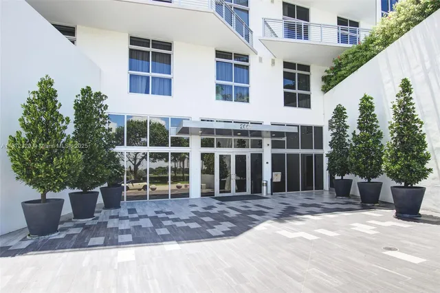 $699,000 | 2001 Meridian Avenue, Unit 518, Miami Beach, FL 33139