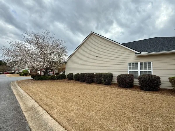 $329,900 | 1418 Raven Rock Trail, Kennesaw, GA 30152