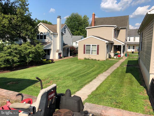 975 Maple Street Lititz, PA 17543 - Photo 2 of 13