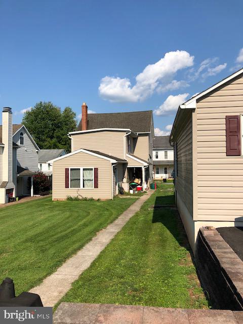 975 Maple Street Lititz, PA 17543 - Photo 3 of 13