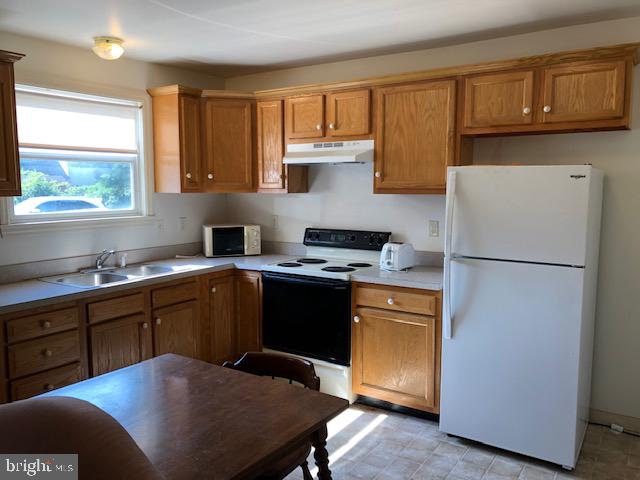 975 Maple Street Lititz, PA 17543 - Photo 6 of 13