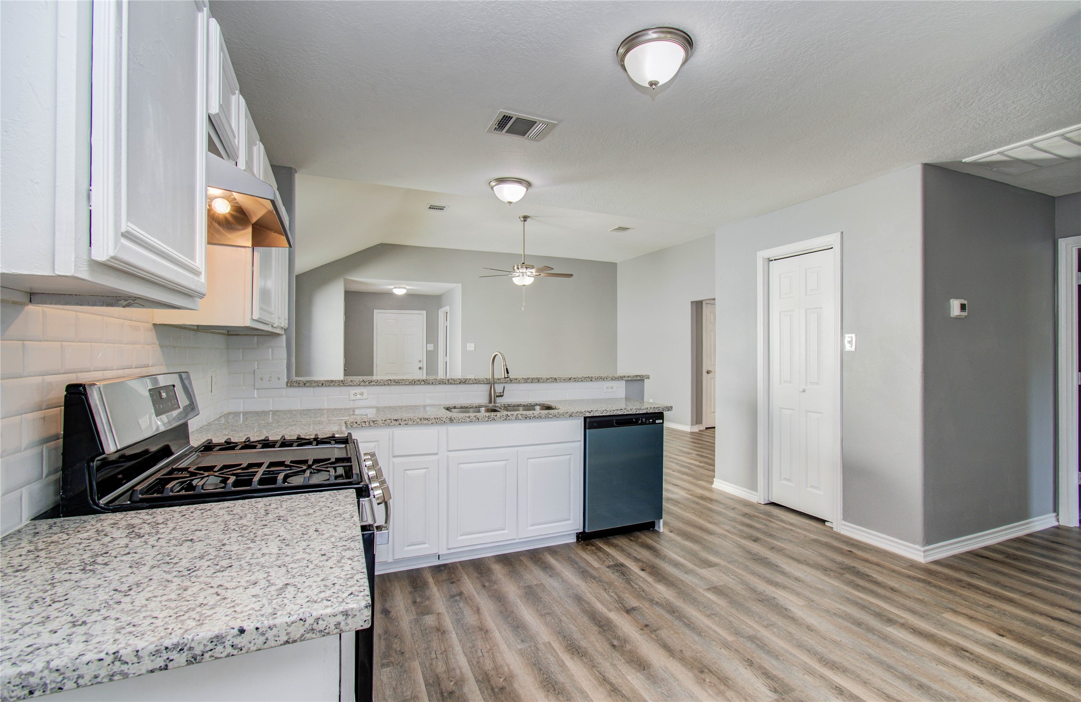 8511 Doskocil Drive Houston, TX 77044 - Photo 5 of 25