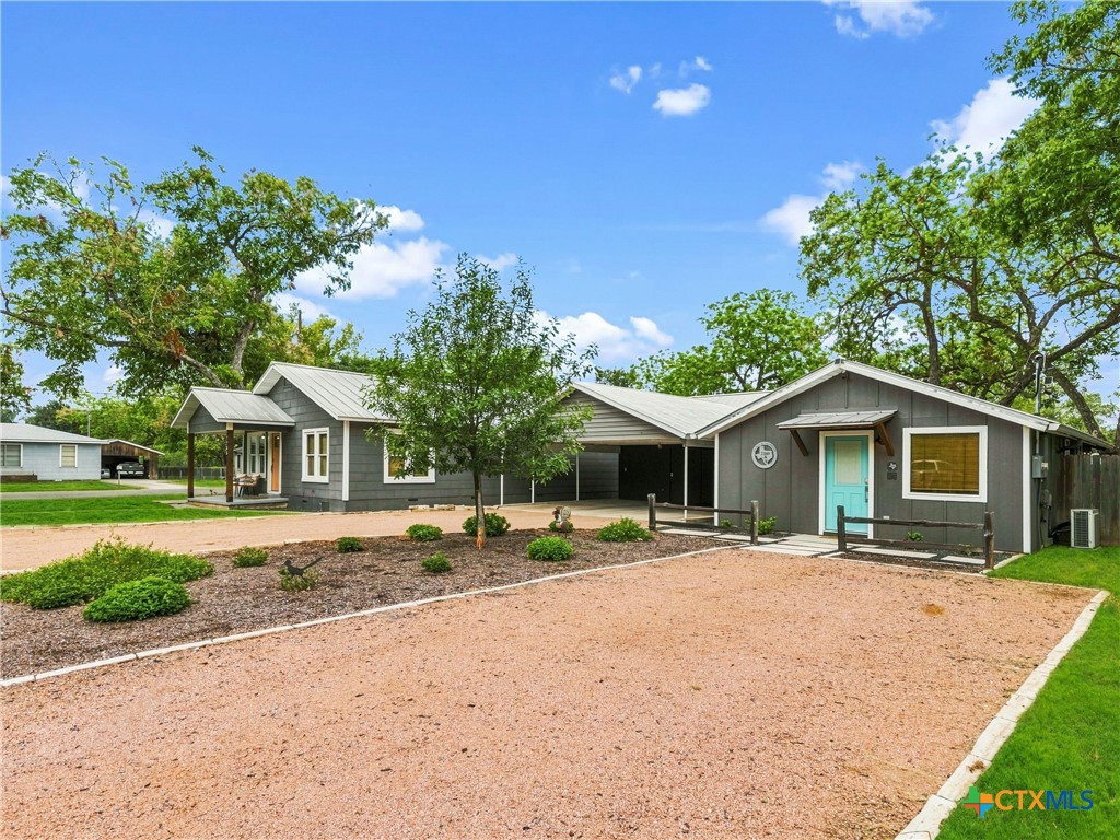 2288 Gruene Road New Braunfels, TX 78130 - Photo 4 of 26 Gallery Image 4