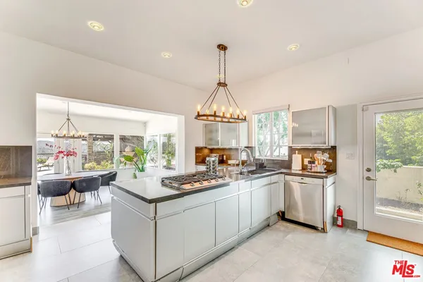 $14,975 | 1410 Stradella Road, Los Angeles, CA 90077