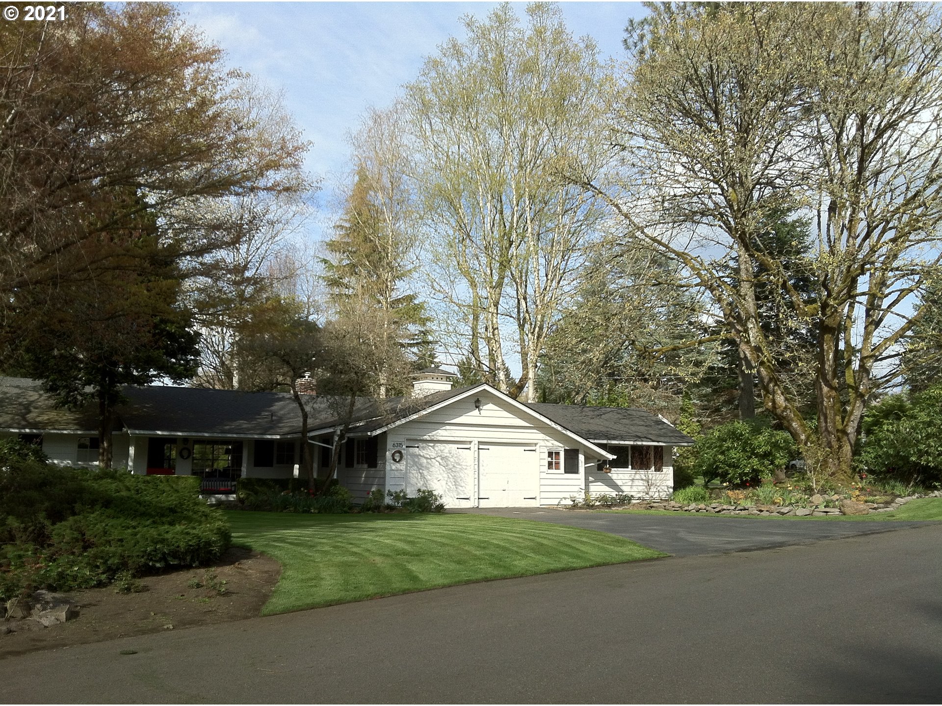 6315 Southwest Peyton Road Portland, OR 97219 - Photo 1 of 24 Gallery Image 1