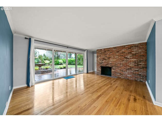 6315 Southwest Peyton Road Portland, OR 97219 - Photo 2 of 24 Gallery Image 2