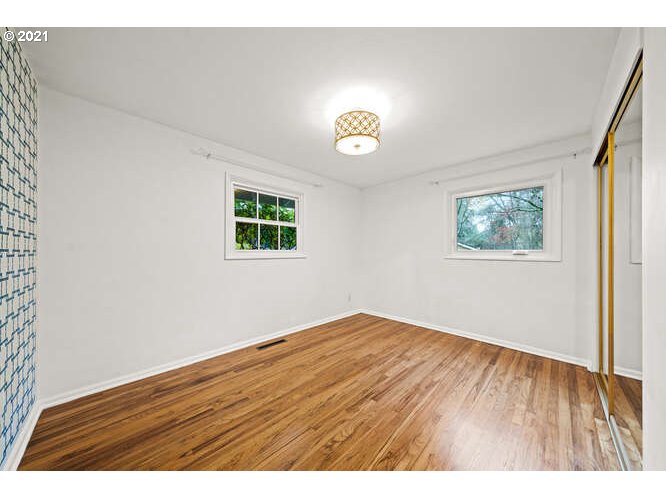 6315 Southwest Peyton Road Portland, OR 97219 - Photo 12 of 24 Gallery Image 12