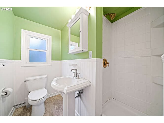 6315 Southwest Peyton Road Portland, OR 97219 - Photo 15 of 24 Gallery Image 15