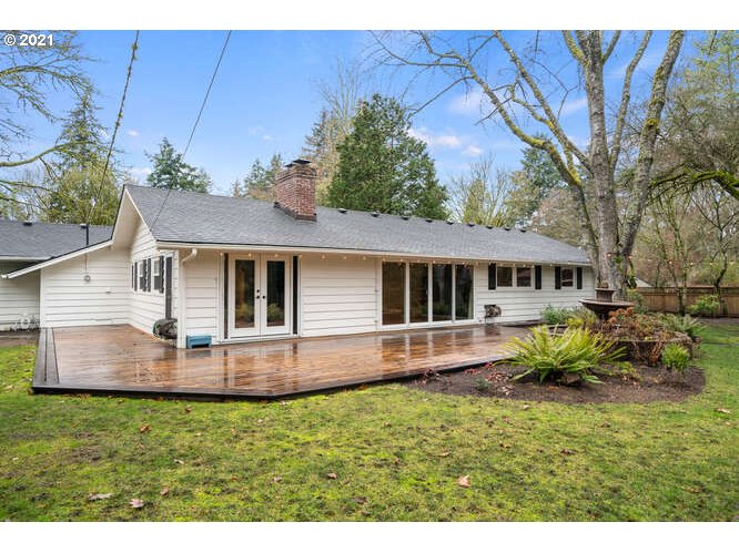 6315 Southwest Peyton Road Portland, OR 97219 - Photo 17 of 24 Gallery Image 17