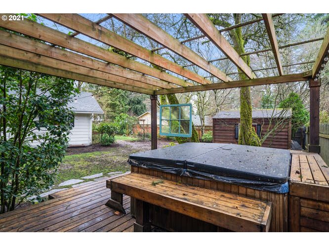 6315 Southwest Peyton Road Portland, OR 97219 - Photo 21 of 24 Gallery Image 21