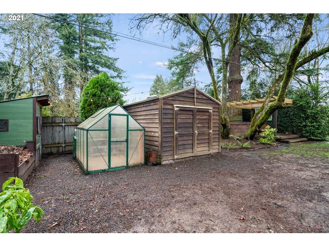 6315 Southwest Peyton Road Portland, OR 97219 - Photo 22 of 24 Gallery Image 22