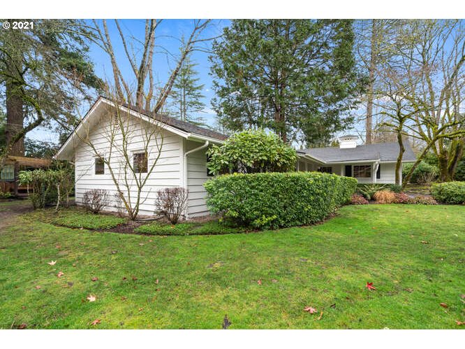 6315 Southwest Peyton Road Portland, OR 97219 - Photo 23 of 24 Gallery Image 23