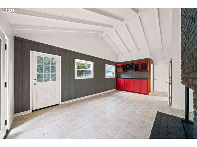 6315 Southwest Peyton Road Portland, OR 97219 - Photo 4 of 24 Gallery Image 4