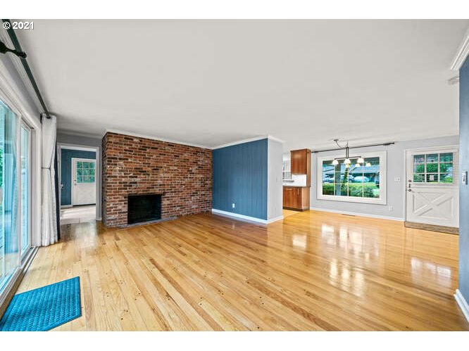 6315 Southwest Peyton Road Portland, OR 97219 - Photo 6 of 24 Gallery Image 6