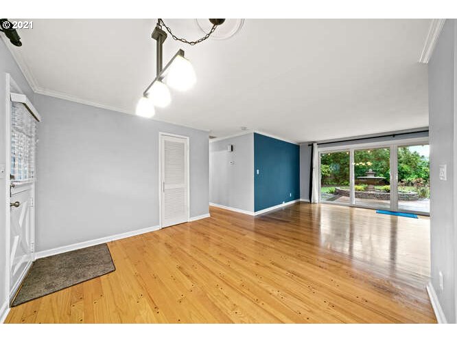 6315 Southwest Peyton Road Portland, OR 97219 - Photo 7 of 24 Gallery Image 7