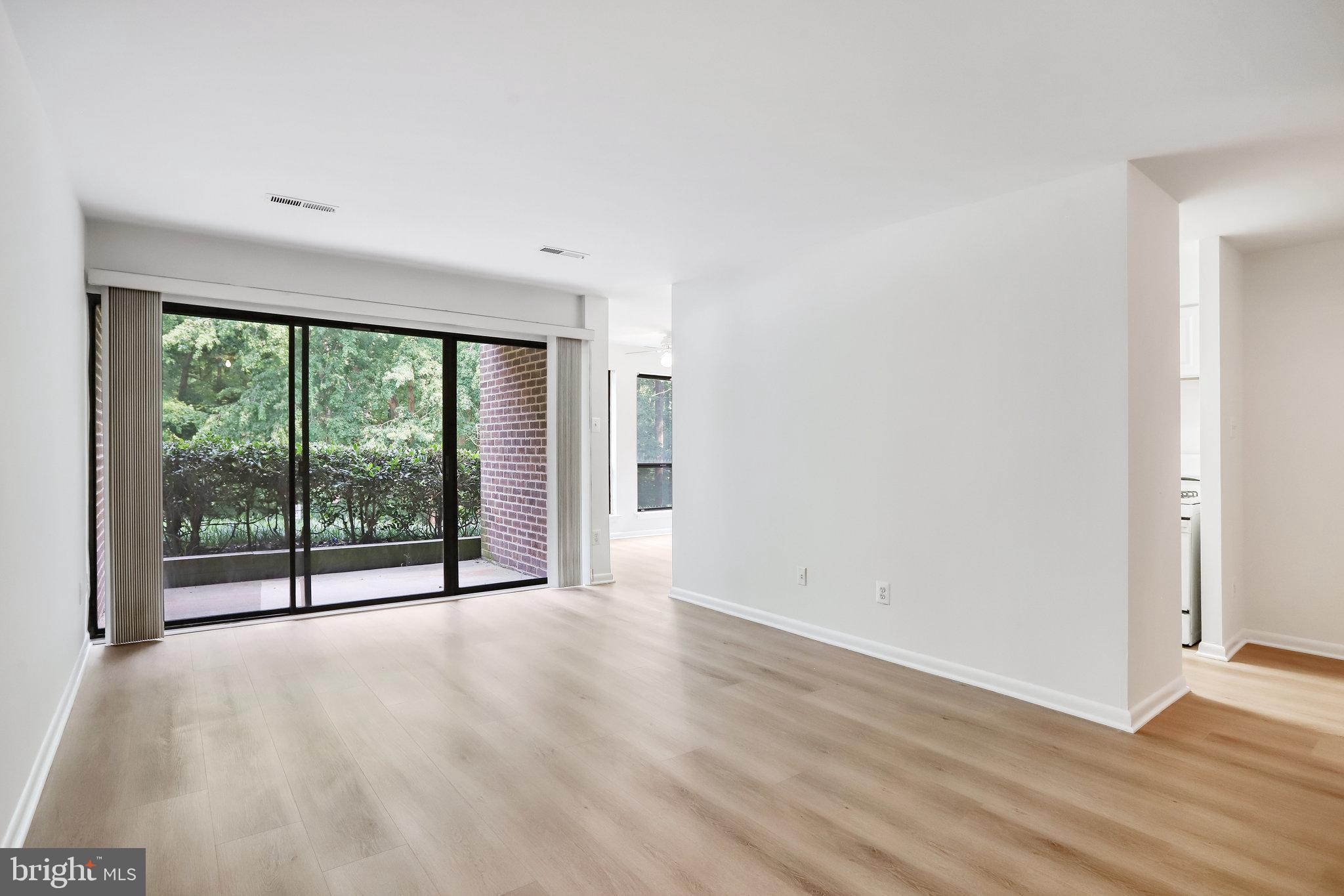 11224 Chestnut Grove Square, Unit 15 Reston, VA 20190 - Photo 1 of 40 Living Room