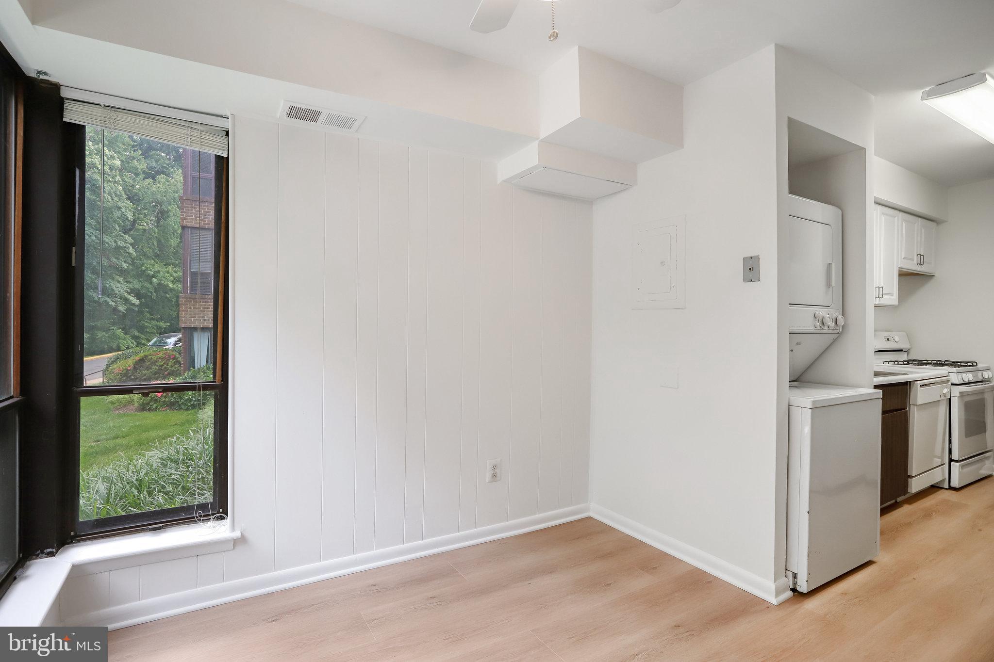 11224 Chestnut Grove Square, Unit 15 Reston, VA 20190 - Photo 14 of 40 Eat In Kitchen