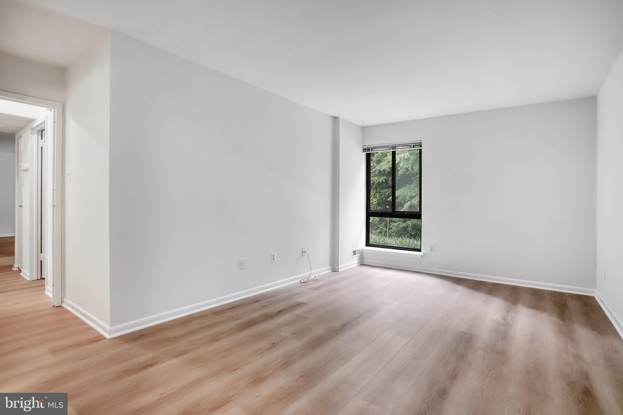 11224 Chestnut Grove Square, Unit 15 Reston, VA 20190 - Photo 20 of 40 Primary Bedroom