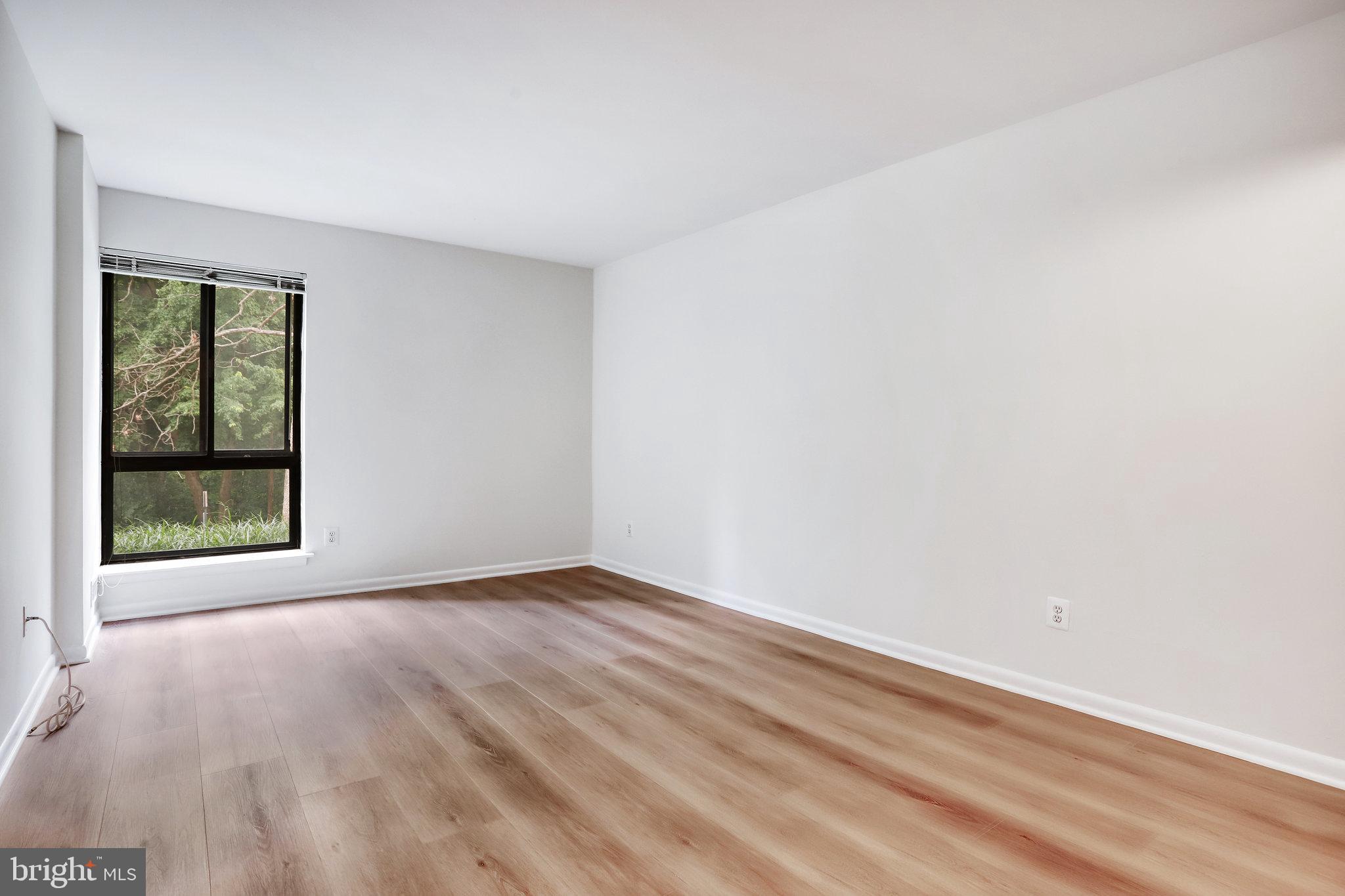 11224 Chestnut Grove Square, Unit 15 Reston, VA 20190 - Photo 21 of 40 Primary Bedroom