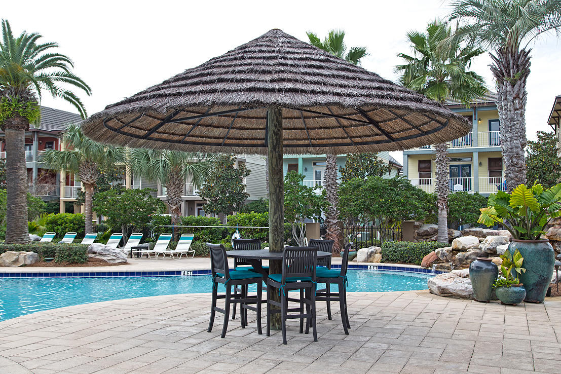 199 Grand Key Loop East, Unit 1990 Destin, FL 32541 - Photo 7 of 11 CommunityPoolDeckView2