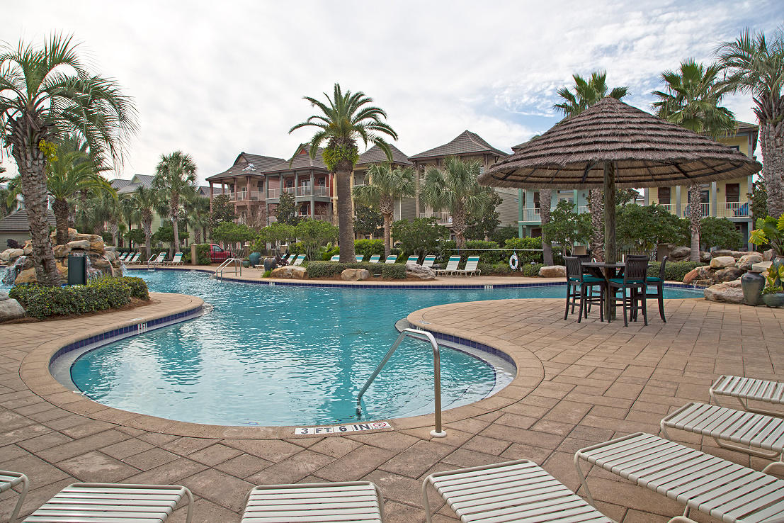 199 Grand Key Loop East, Unit 1990 Destin, FL 32541 - Photo 9 of 11 CommunityPoolView2