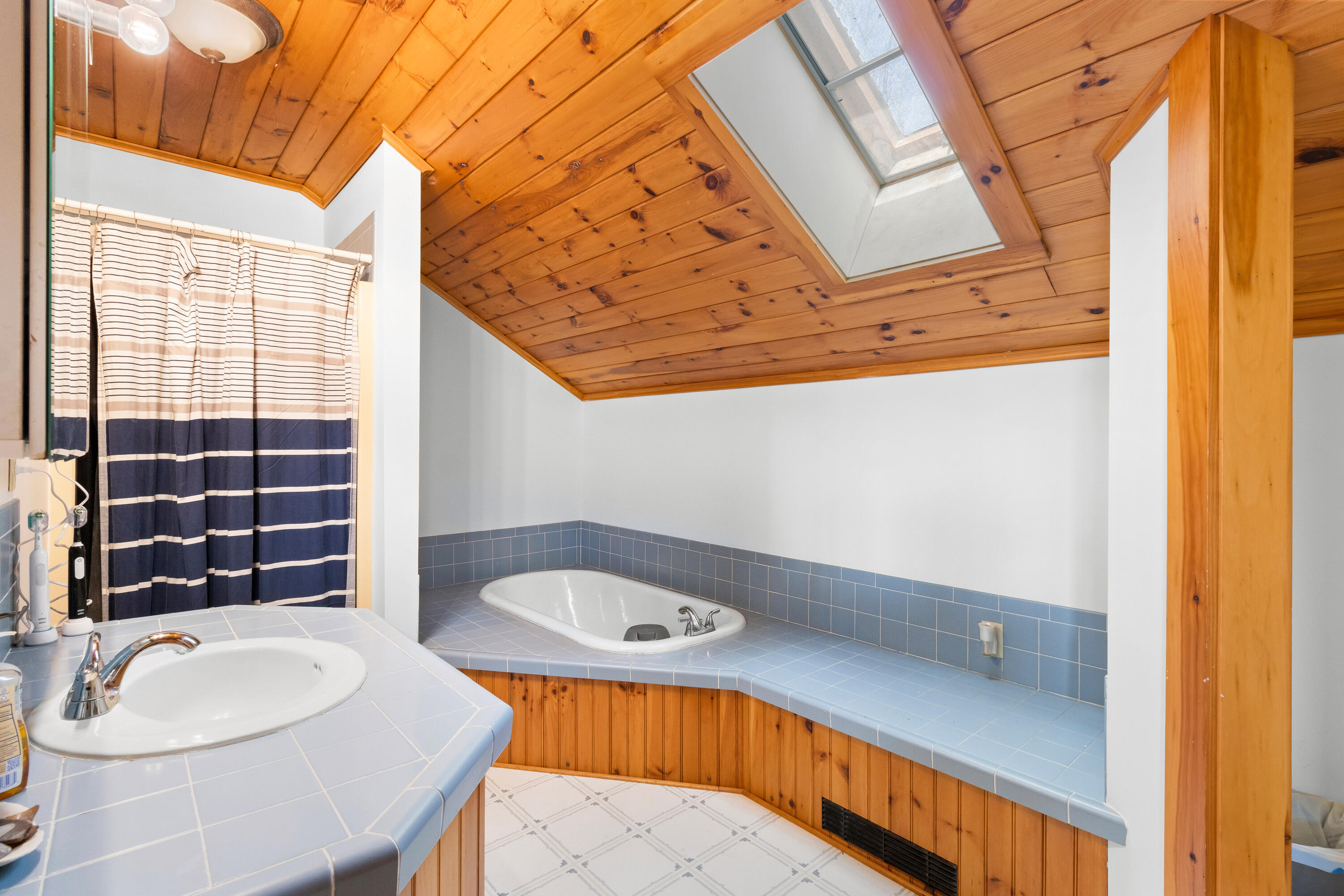 39 Simmons Lane Friendship, ME 04547 - Photo 53 of 62 IMG_5218