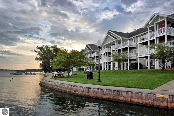 $48,700 | 1246 Sunnyside Drive, Unit 203 4 & 8, Cadillac, MI 49601