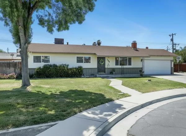 $375,000 | 125 East Deodar Lane, Lemoore, CA 93245