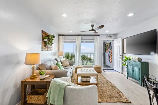 $394,000 | 7600 Seawall Boulevard, Unit 208, Galveston, TX 77551