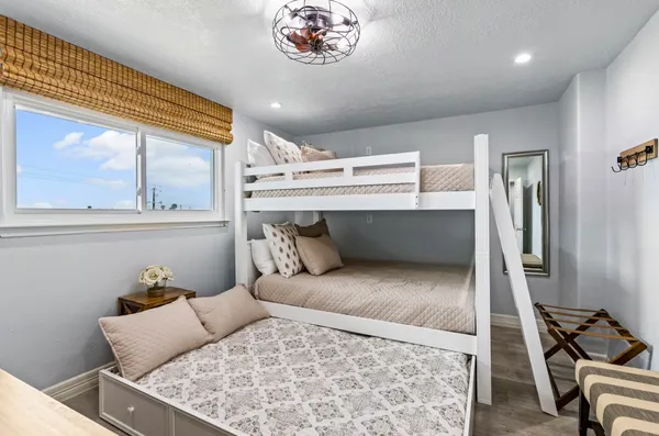 $394,000 | 7600 Seawall Boulevard, Unit 208, Galveston, TX 77551