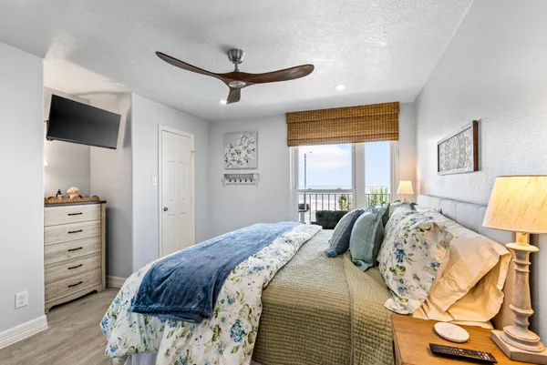 $394,000 | 7600 Seawall Boulevard, Unit 208, Galveston, TX 77551