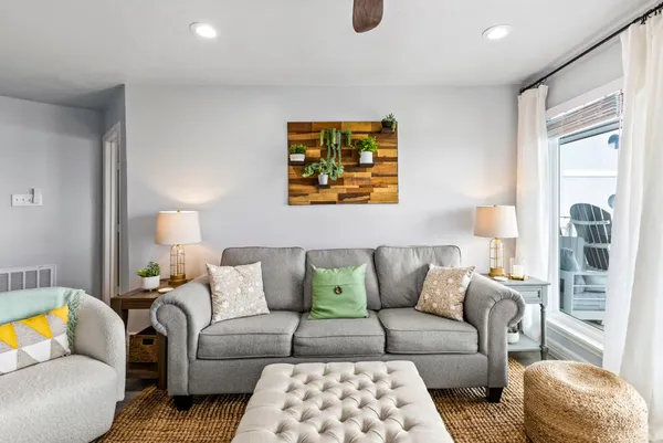 $394,000 | 7600 Seawall Boulevard, Unit 208, Galveston, TX 77551