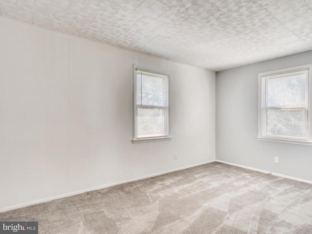 947 Woodlynn Road Baltimore, MD 21221 - Photo 15 of 36 Mstr Bdrm #2 (Main Lvl): new carpet & fresh paint!