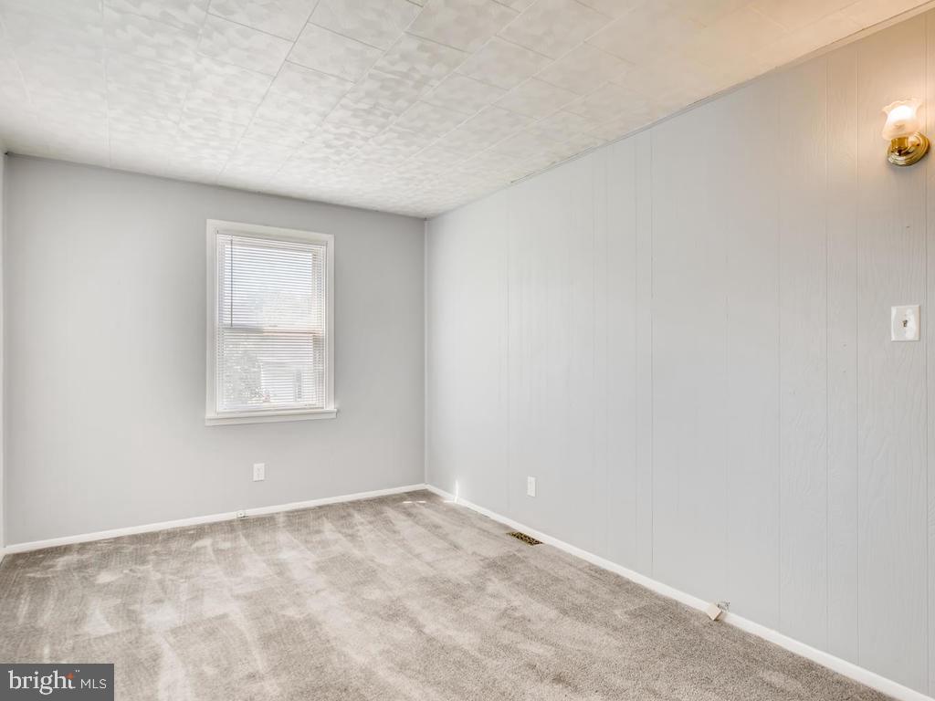 947 Woodlynn Road Baltimore, MD 21221 - Photo 17 of 36 Mstr Bdrm #2 (Main Lvl)