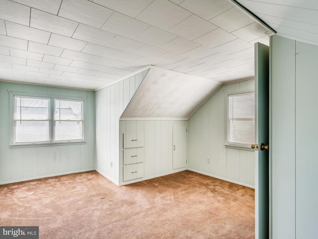 947 Woodlynn Road Baltimore, MD 21221 - Photo 21 of 36 Mstr Bdrm #1: built-ins &att Half Bath (Upper Lvl)