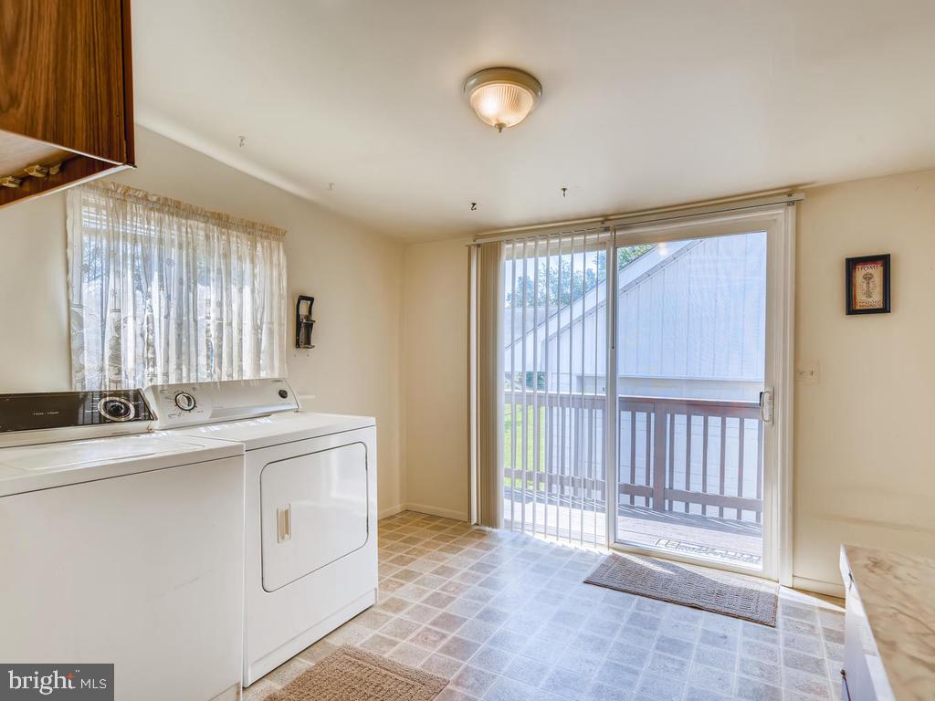 947 Woodlynn Road Baltimore, MD 21221 - Photo 24 of 36 Laundry Rm w/cabinets & sliders to deck (Main Lvl)
