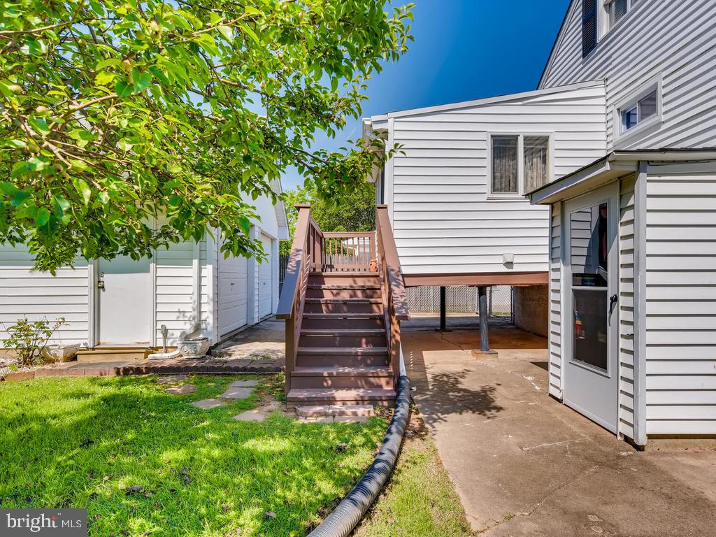 947 Woodlynn Road Baltimore, MD 21221 - Photo 27 of 36 Rear Yard