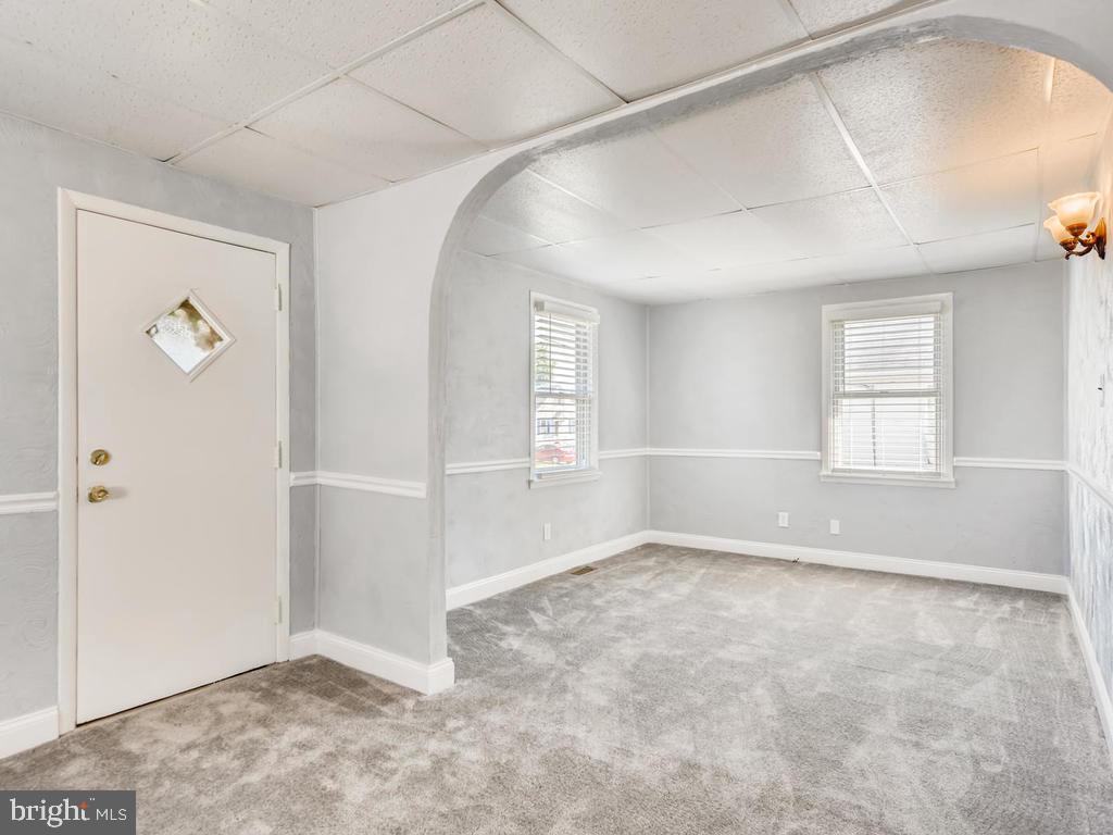947 Woodlynn Road Baltimore, MD 21221 - Photo 8 of 36 Dining Rm: new carpet, fresh paint, chair molding!