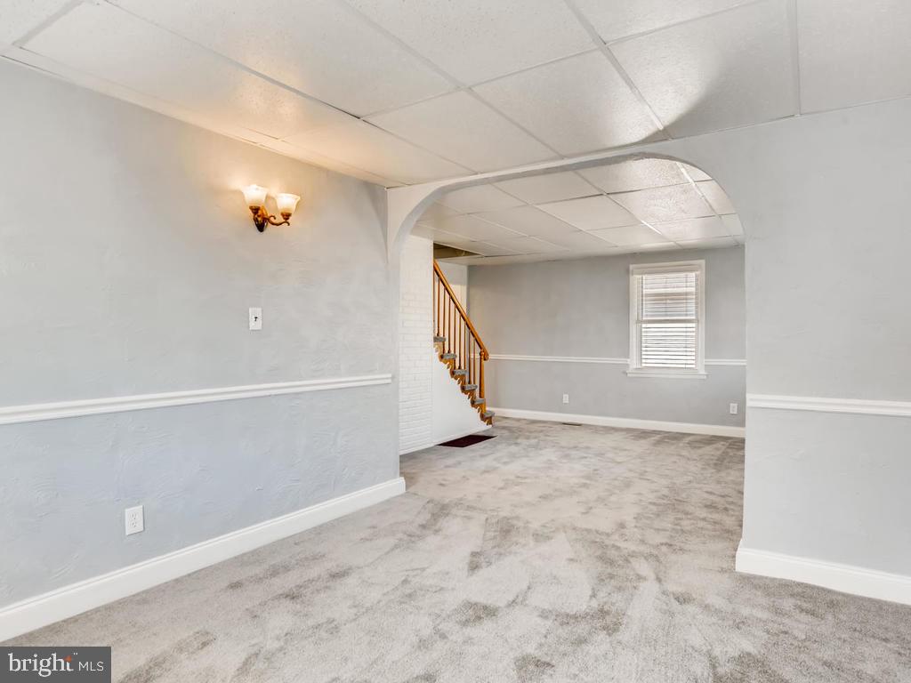 947 Woodlynn Road Baltimore, MD 21221 - Photo 9 of 36 Dining Rm: new carpet, fresh paint, chair molding!